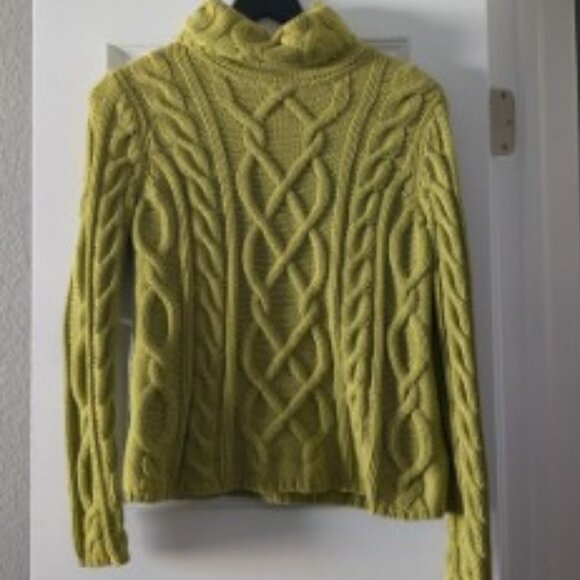 Turtleneck braid knit sweeter in moss green - Picture 1 of 5